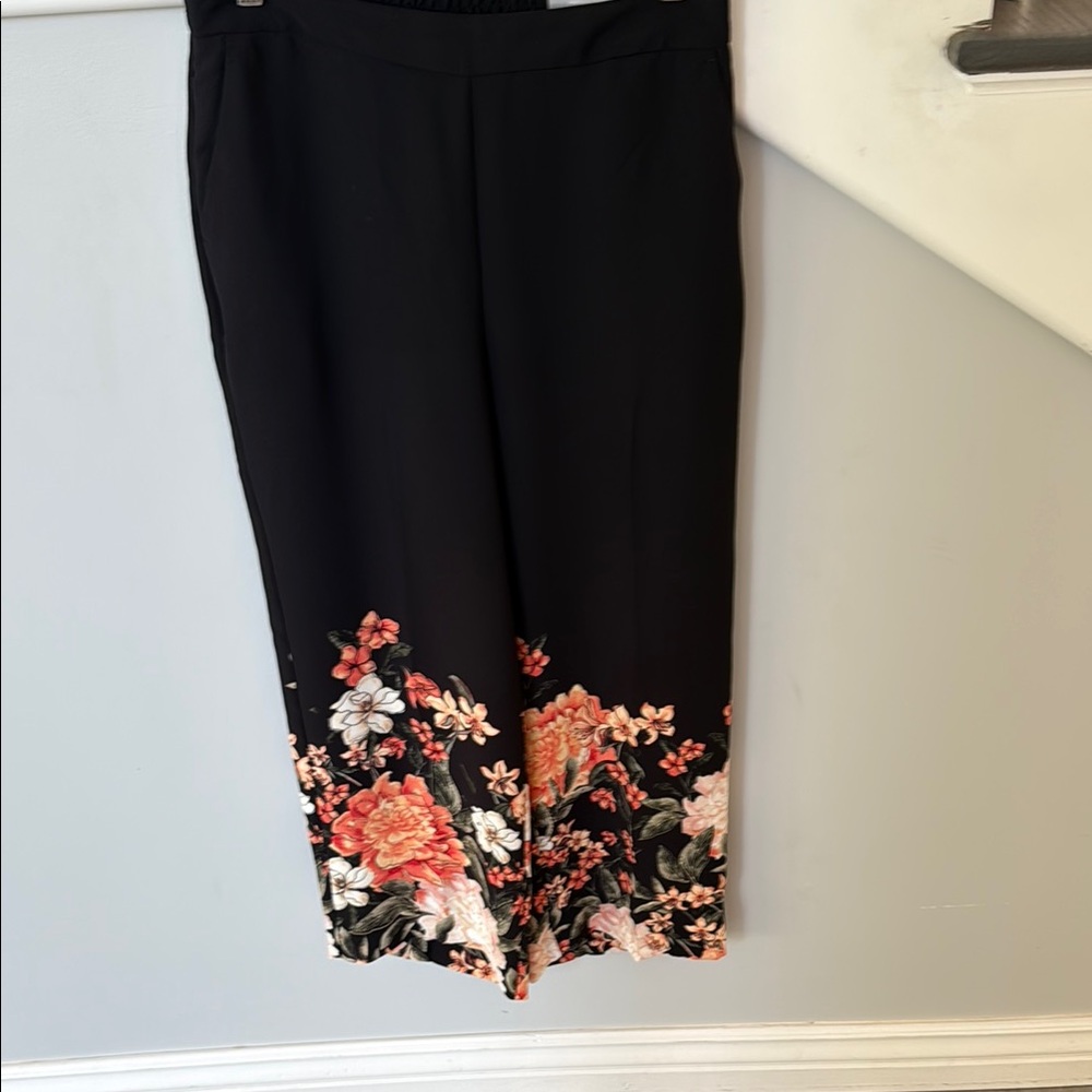 Chico's Black and Red Wide Leg Pants with Floral Embellishments.
Oasis paradise - Picture 4 of 9